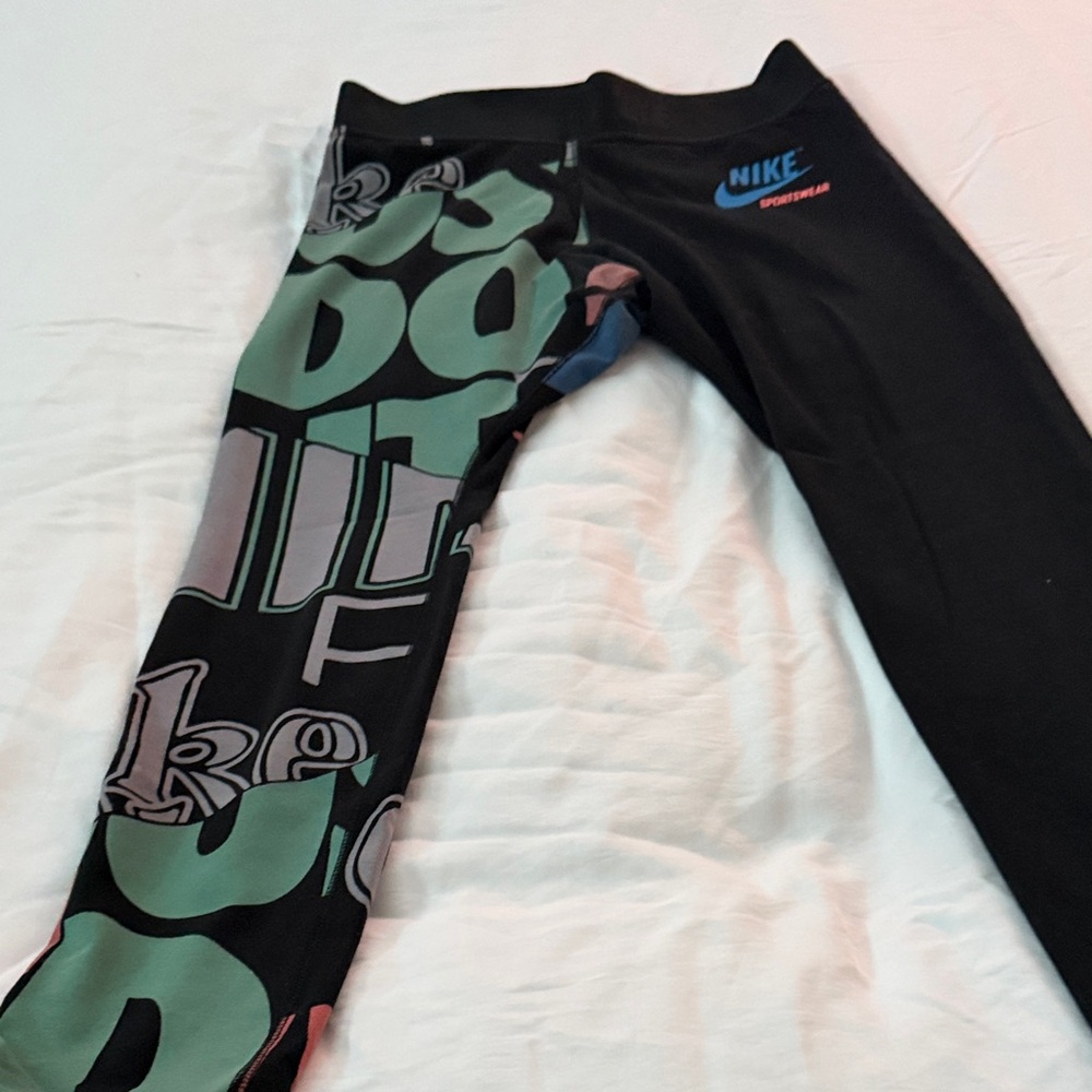 Nike Leggings - Black and Green Graphic